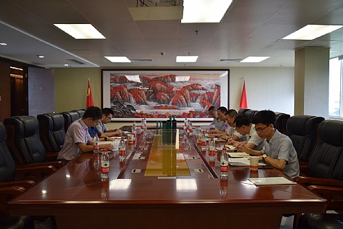 區政協(xié)副主席梁正華同志及區工信局鄭創(chuàng  )豪局長(cháng)一行蒞臨我司調研